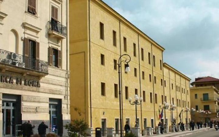 Formia, consiglio comunale: strisce blu della discordia