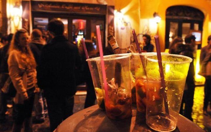 Un altro duello sulla movida del quartiere Mola