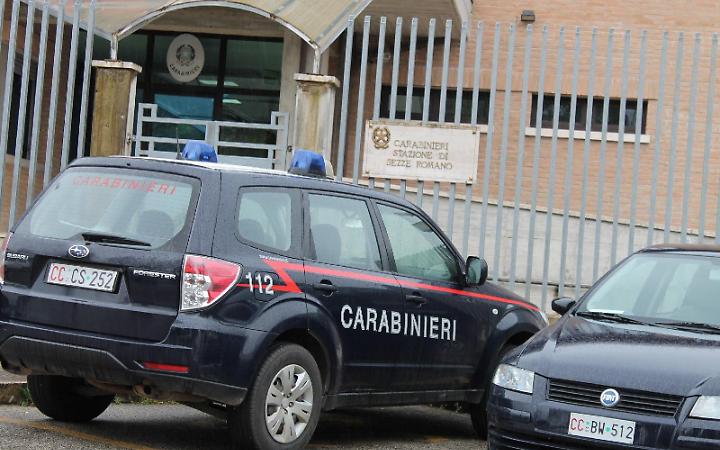 Sezze, controlli dei Carabinieri: denunciato 37enne per droga e coltelli