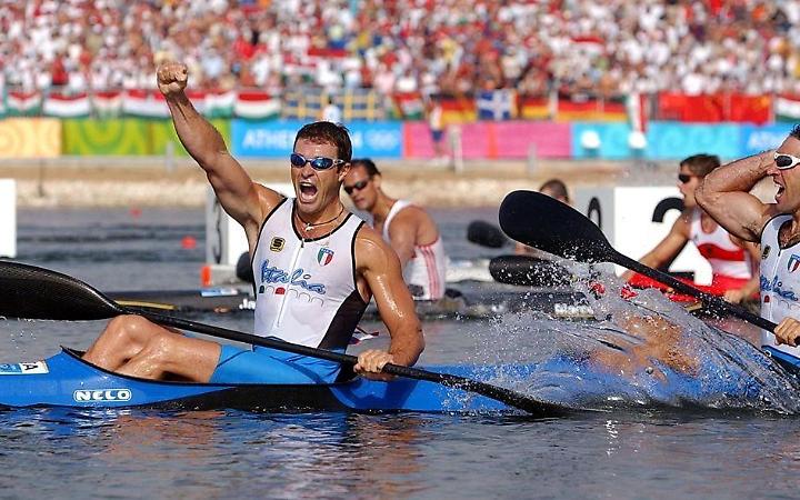 La canoa Fiamme Gialle, una storia vincente fatta di allori olimpici e mondiali