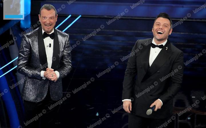 Tiziano Ferro, niente prima serata a Sanremo: canter&agrave; dopo la mezzanotte